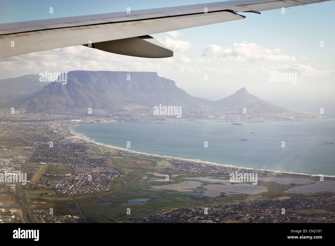 Blick aus dem Flugzeugfenster von Cape Town, Südafrika Stockfoto