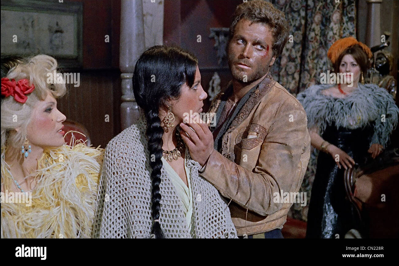 Django 1966 Franco Nero Sergio Corbucci Dir 004 Moviestore Collection Ltd Stockfotografie Alamy Ce film a eu beaucoup de succès et de nombreux autres westerns ont tenté de surfer sur la vague de ce succès. django 1966 franco nero sergio