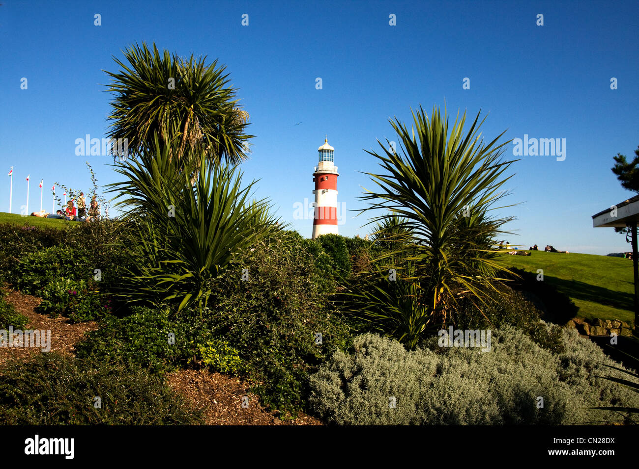 Die Smeaton Tower umrahmt von subtropischen Pflanzen Stockfoto