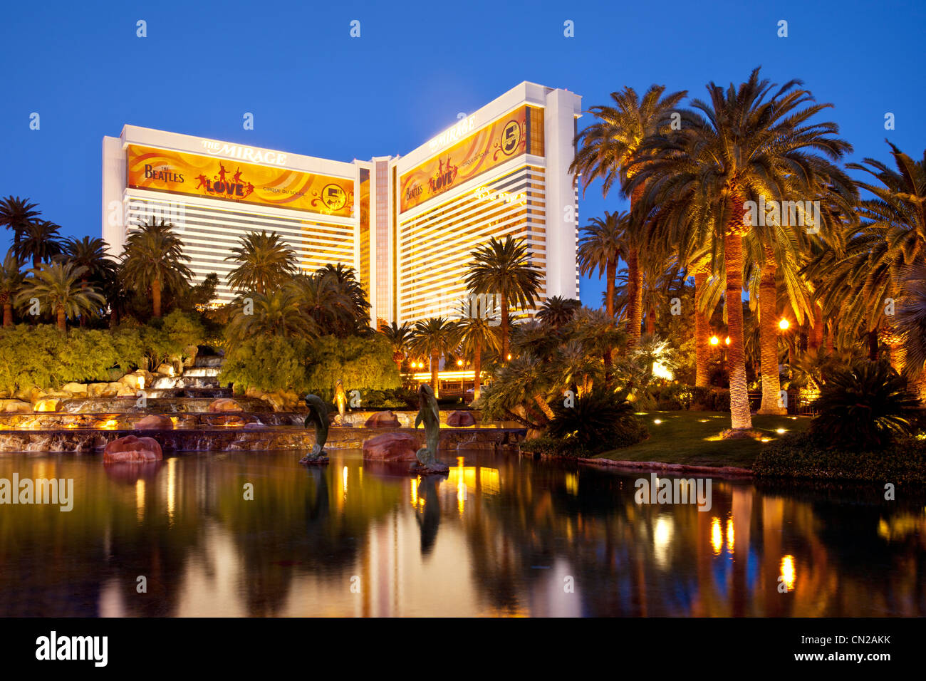 Das Mirage Hotel and Casino in der Dämmerung, Las Vegas Nevada, USA Stockfoto