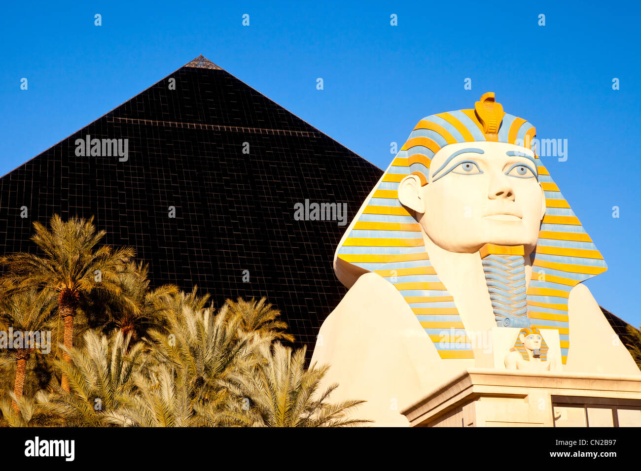 Sphinx und Pyramide - das Hotel Luxor Las Vegas Nevada, USA Stockfoto