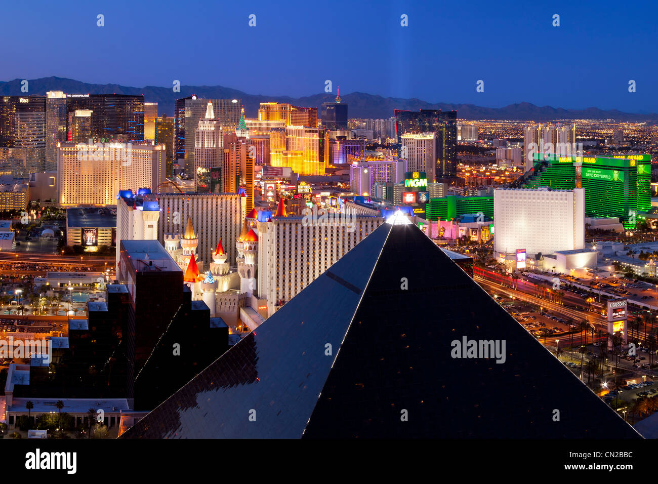 Skyline von Las Vegas bei Dämmerung, Nevada, USA Stockfoto