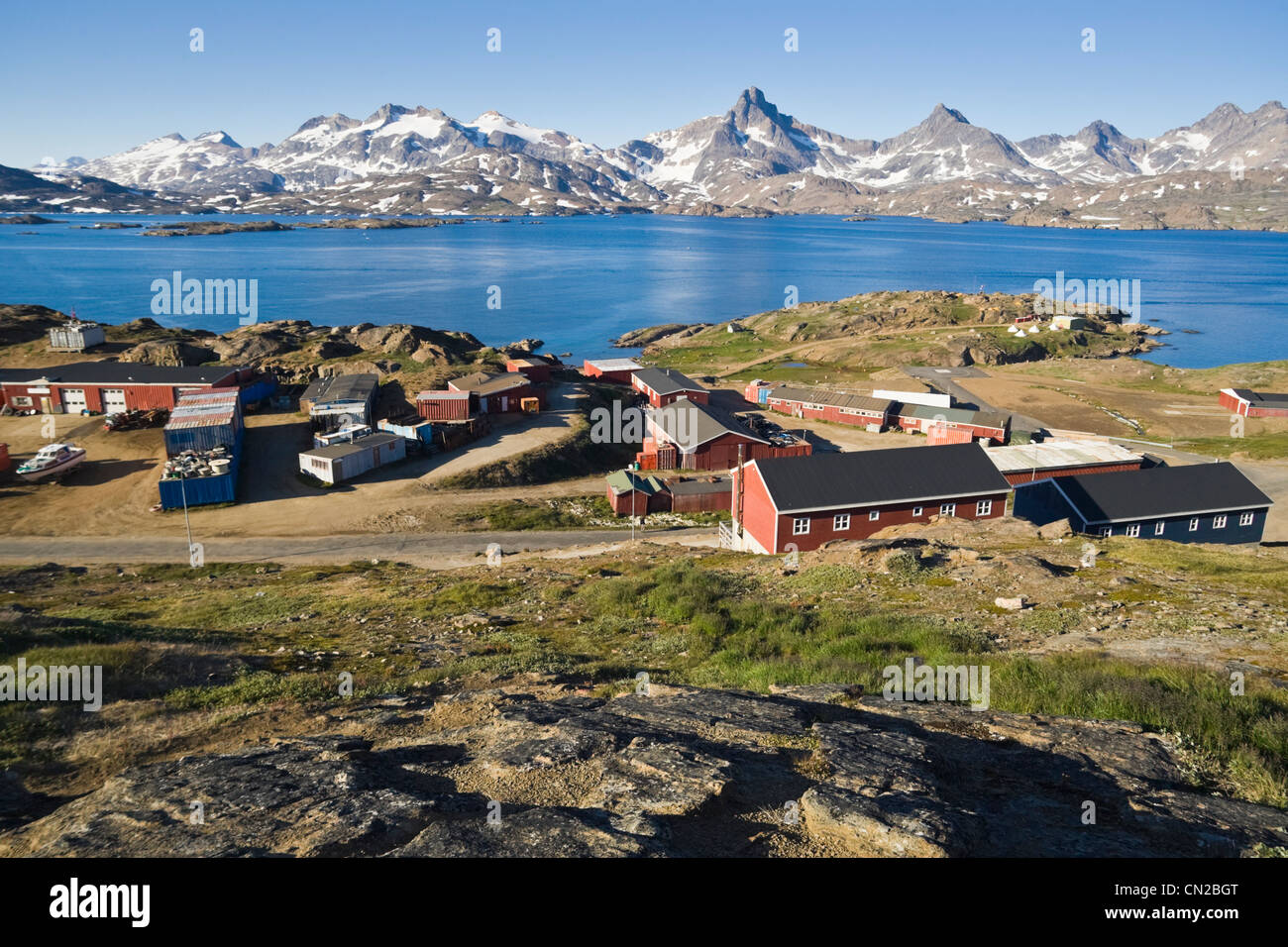 Grönland-Dorf - Tasiilaq Dorf, Ostküste, Grönland im Sommer Stockfoto