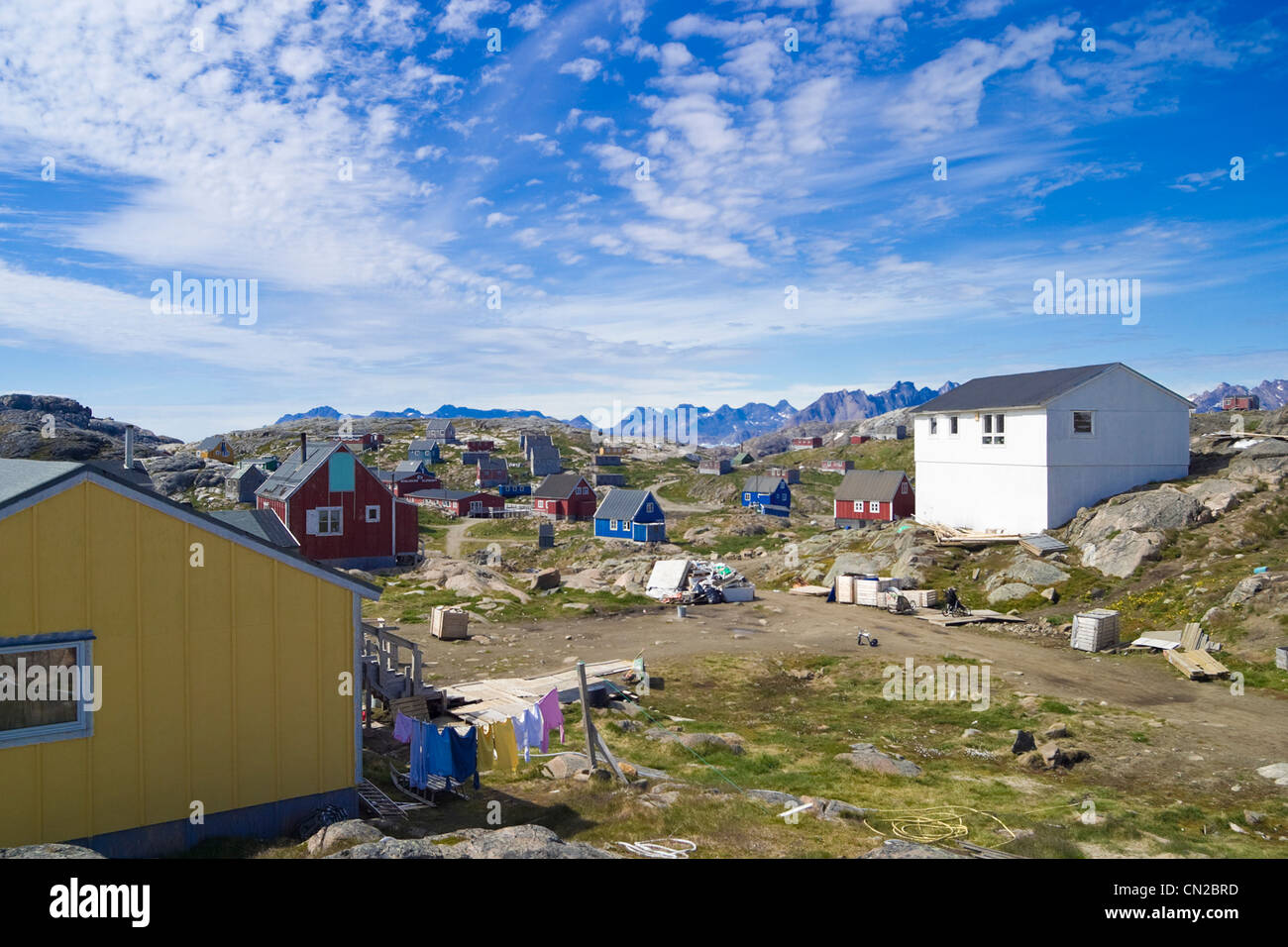 Grönland-Dorf - Remote Inuit Dorf von Kulusuk in Grönland Stockfoto