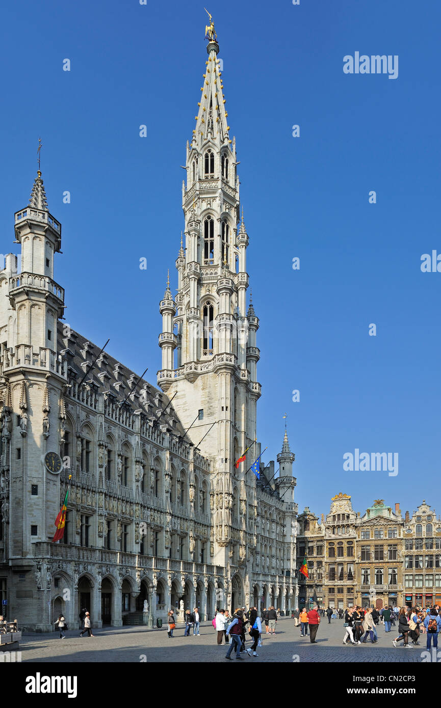 Rathaus und mittelalterlichen Zunfthäuser am Grand Place / Grote Markt in Brüssel, Belgien Stockfoto