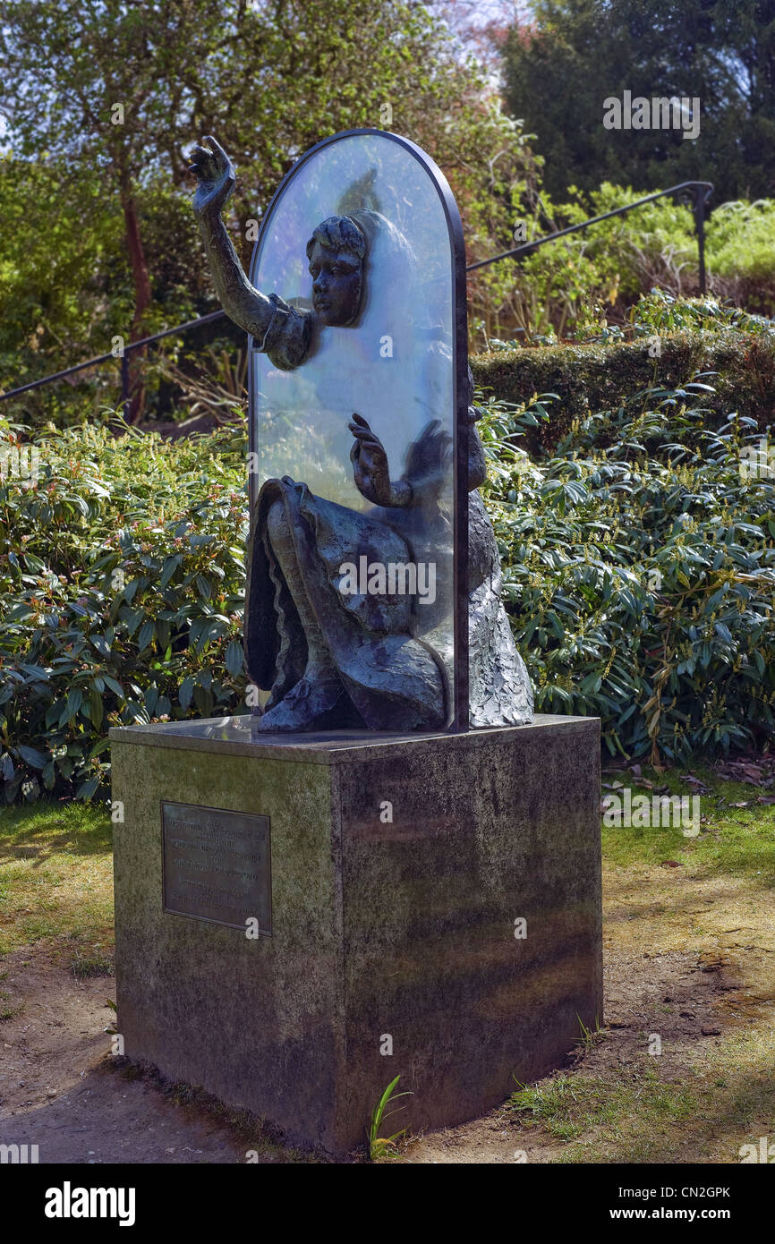 Alice hinter den spiegeln Stockfoto
