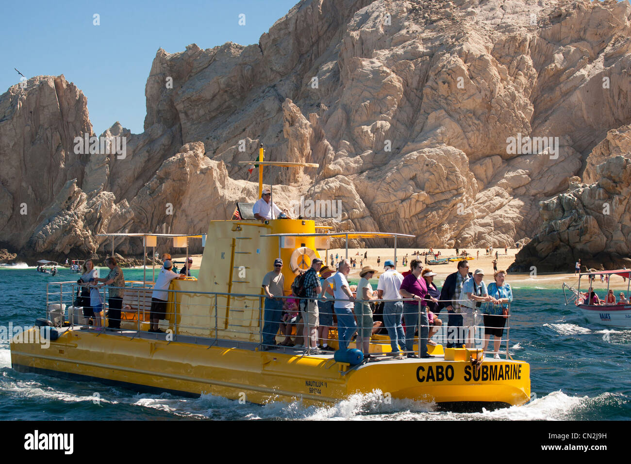 Ausflug- und Touristen entlang der Küste von Cabo San Lucas im Meer von Cortez - Cabo San Lucas-Mexiko. Stockfoto Ausflug- und Touristen entlang der Küste von Cabo San Lucas im Meer von Cortez - Cabo San Lucas-Mexiko. Stockfoto