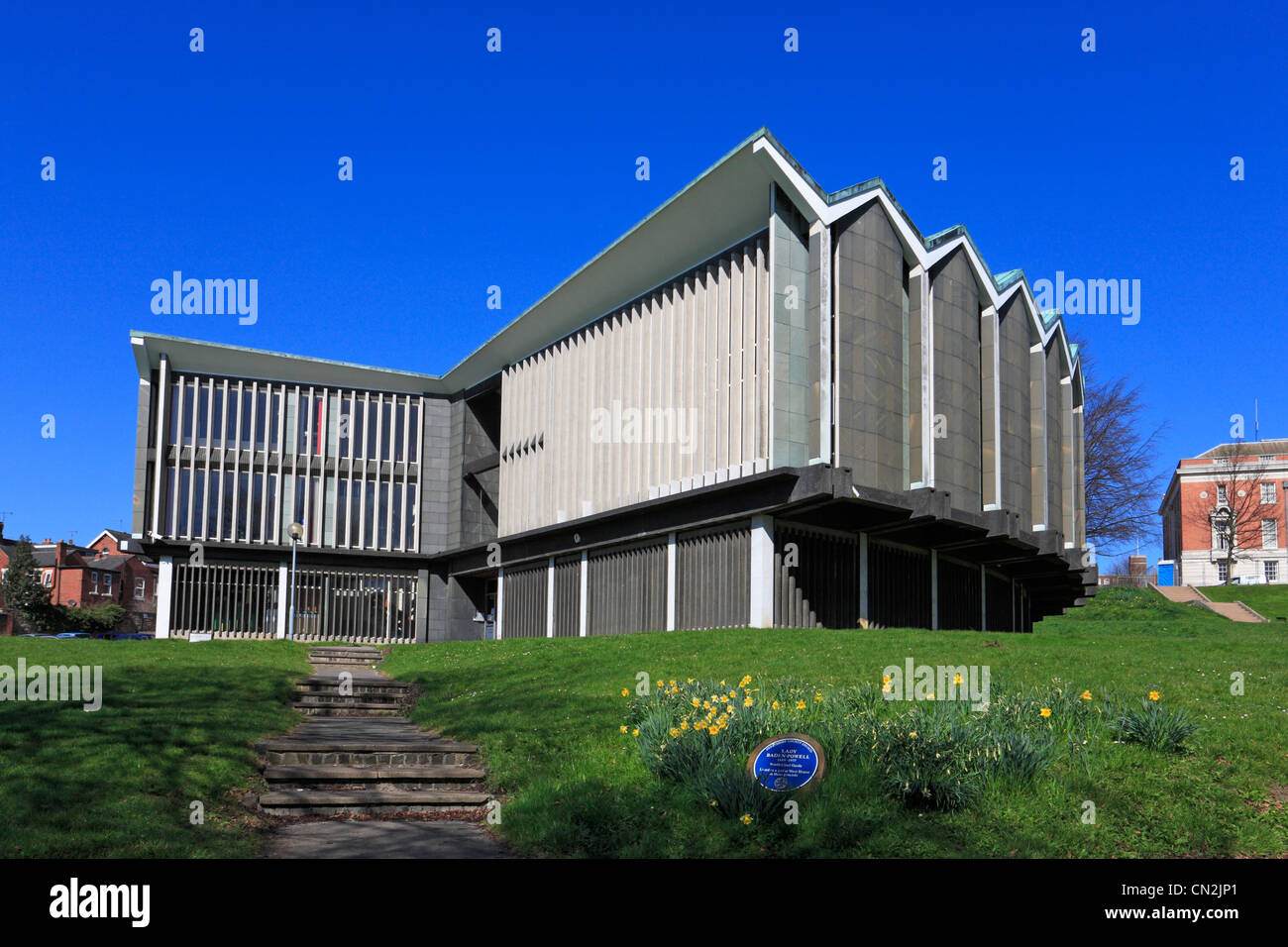 Das alte Amtsgericht und Lady Baden Powell Gedenktafel, Chesterfield, Derbyshire, England, UK. Stockfoto
