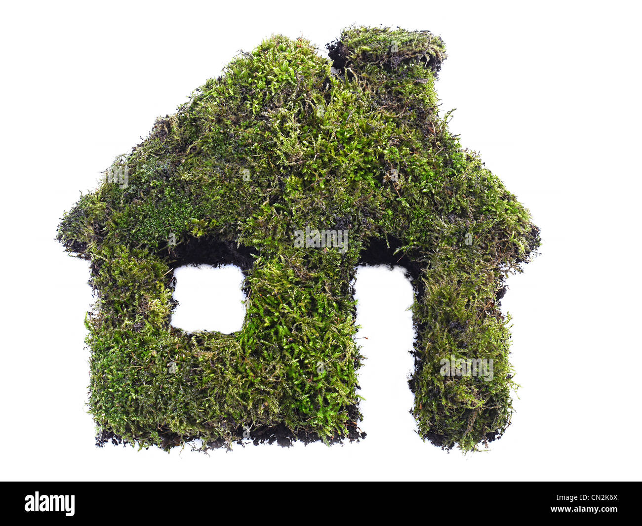 Grünes Haus-Symbol geprägt von Moss isoliert auf weiss Stockfoto