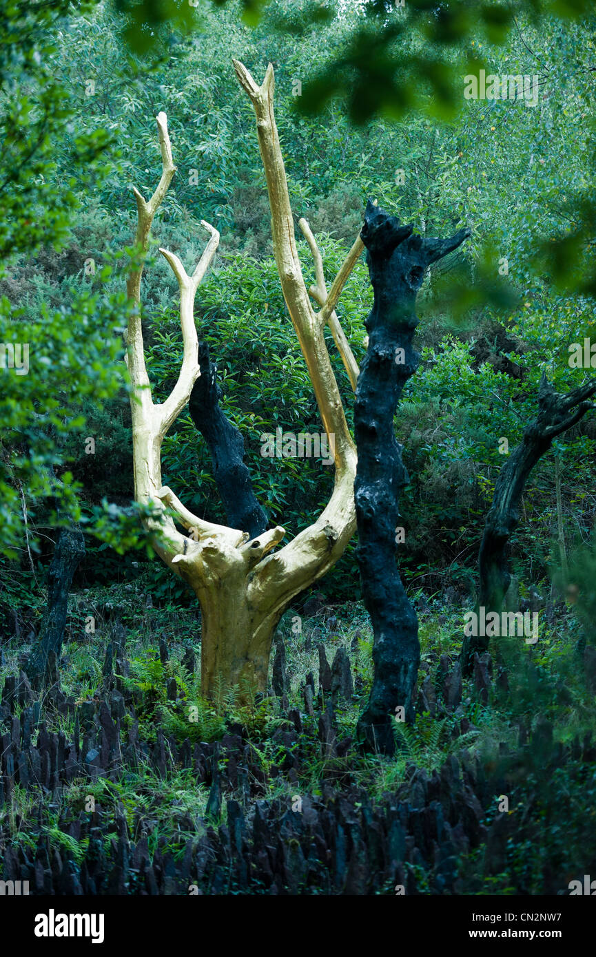 Frankreich, Morbihan, Broceliande Wald, Trehorenteuc, L'Arbre d ' or (Goldener Baum) vom Künstler Francois Davin im Val sans Stockfoto