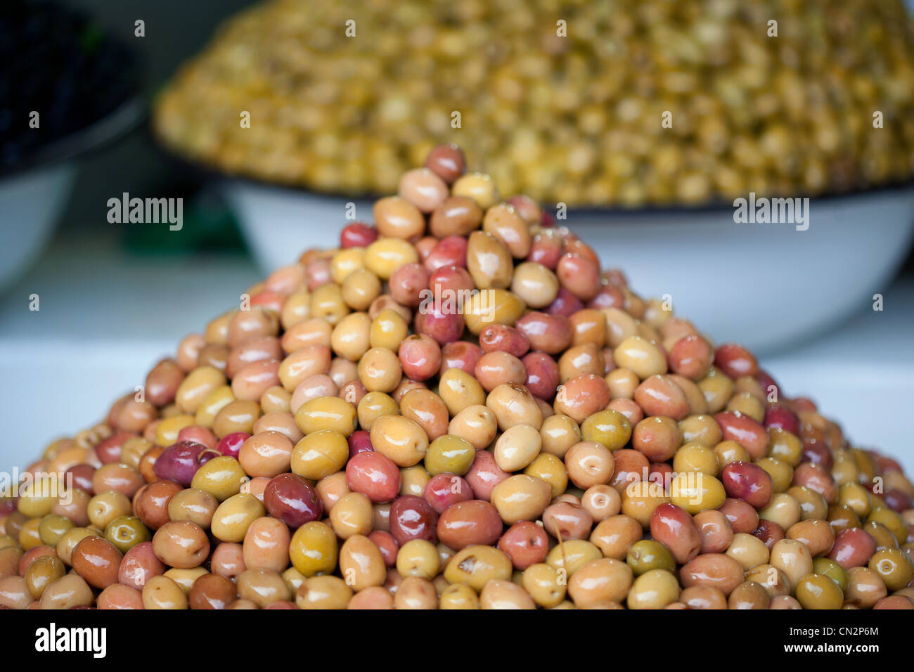 Haufen von Oliven, Nahaufnahme Stockfoto