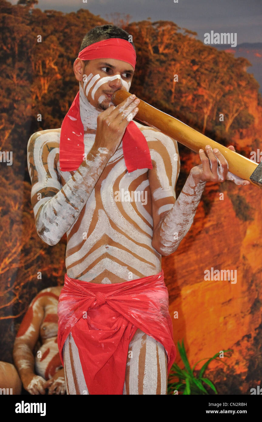 Aborigine-Didgeridoo zu spielen, am Koomurri Aboriginal Centre, Echo Point, Katoomba, Blue Mountains, New South Wales, Australien Stockfoto