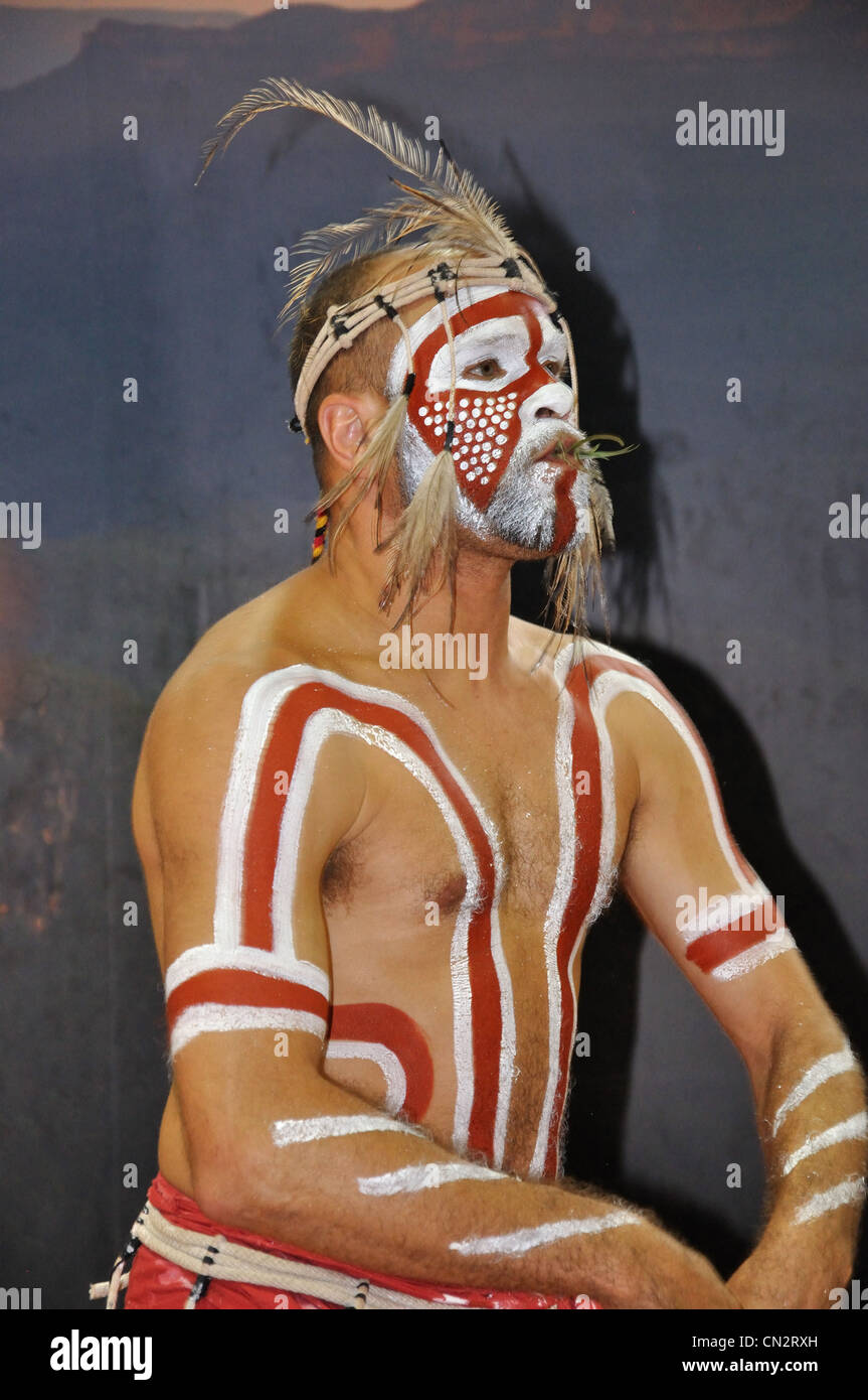 Aborigine-Tänzerin bei Koomurri Aboriginal Centre, Echo Point, Katoomba, Blue Mountains, New South Wales, Australien Stockfoto