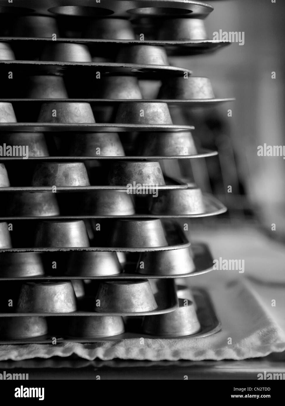 Stapel von Muffinformen Stockfoto