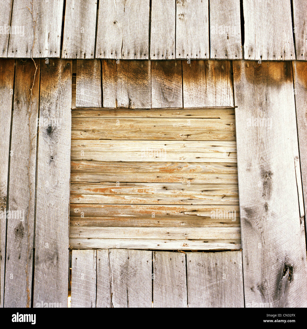 Verlassene hölzerne Scheune Stockfoto