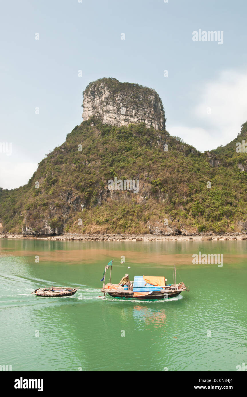 Fischer in der Halong Bay Stockfoto