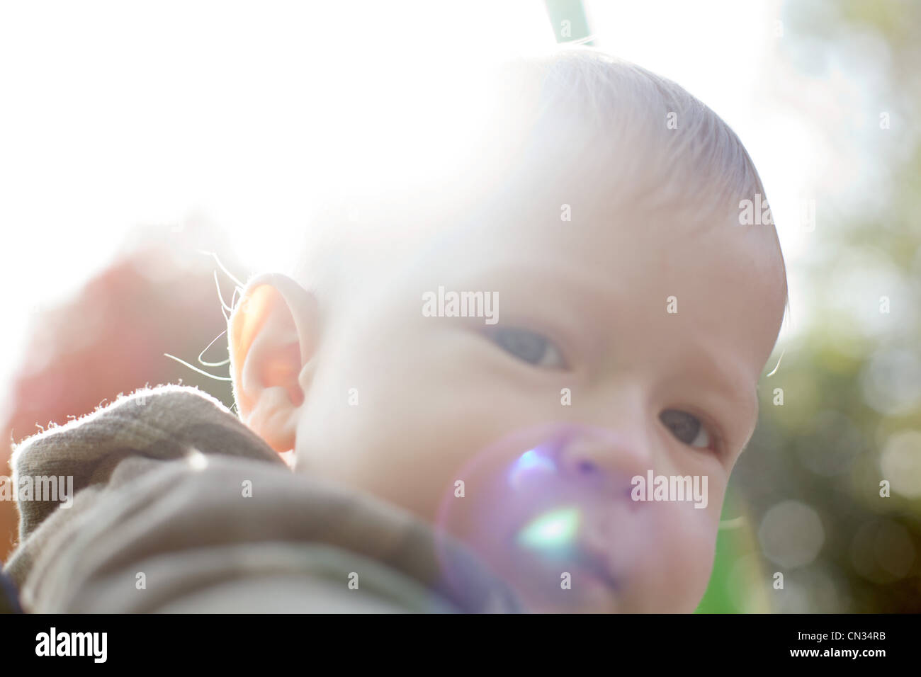 Baby Boy mit Blase Stockfoto