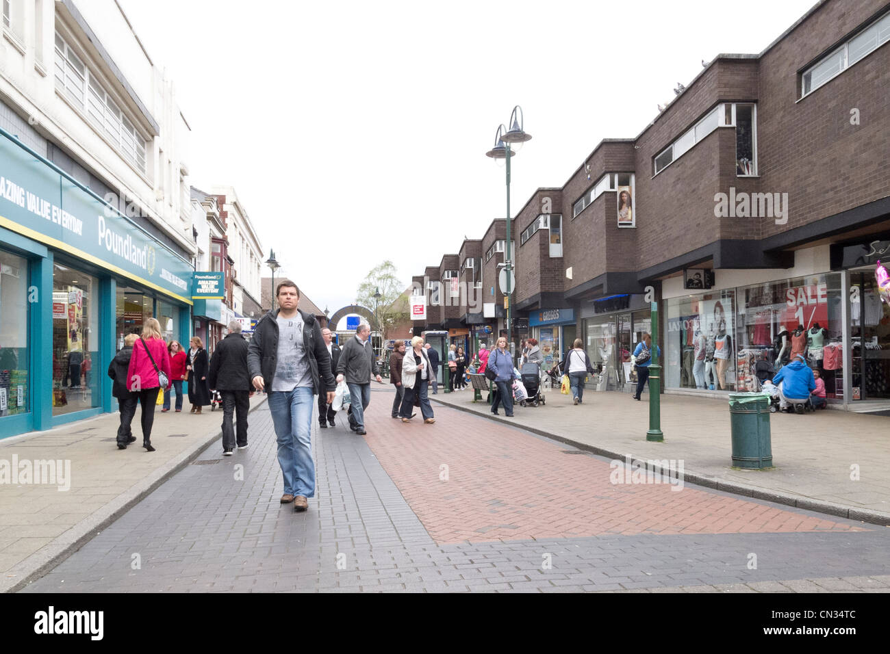 Crewe an einem Samstag im März 2012 Fußgänger Einkaufsviertel Stockfoto
