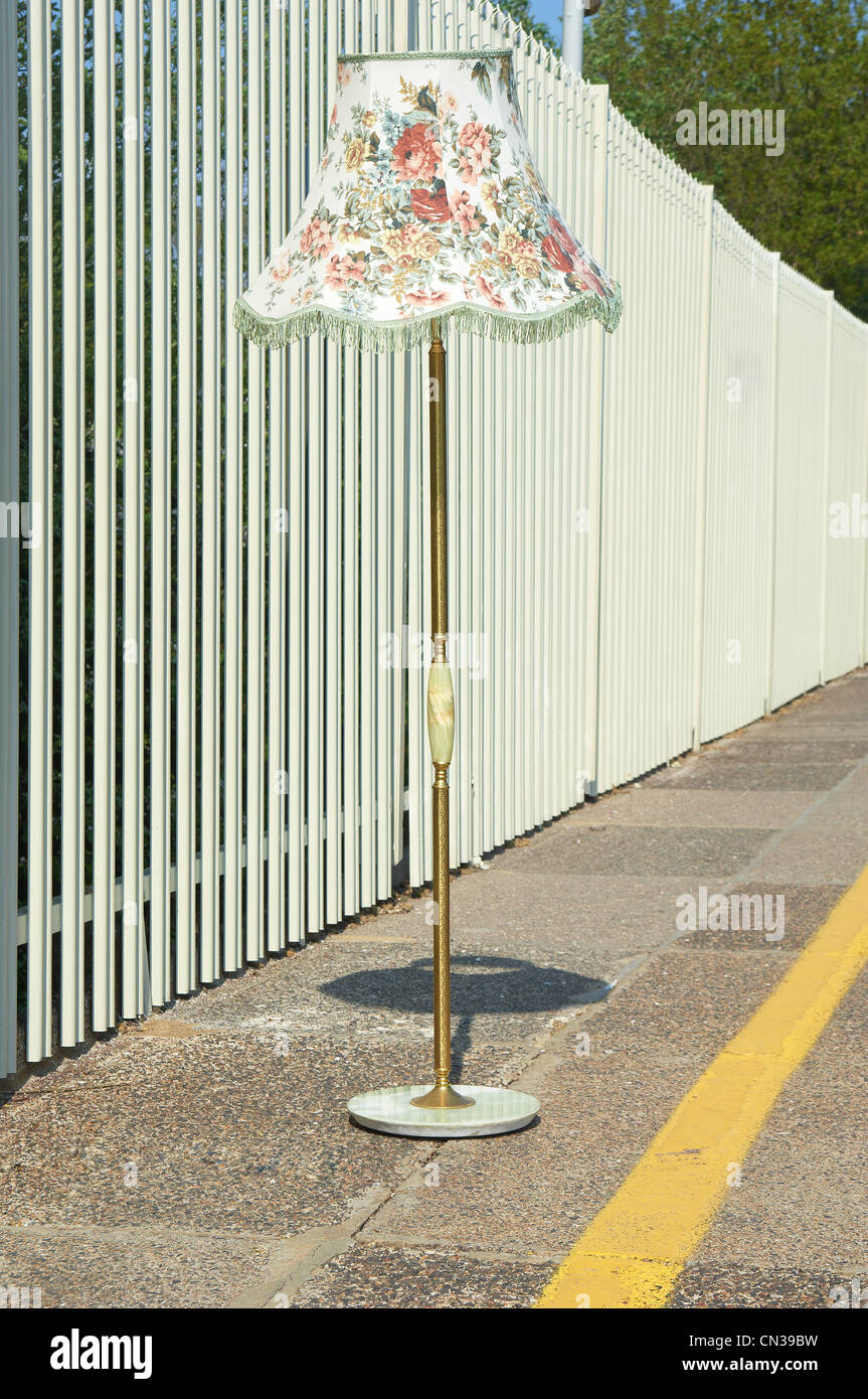 Lampe auf einem Bahnsteig Stockfoto