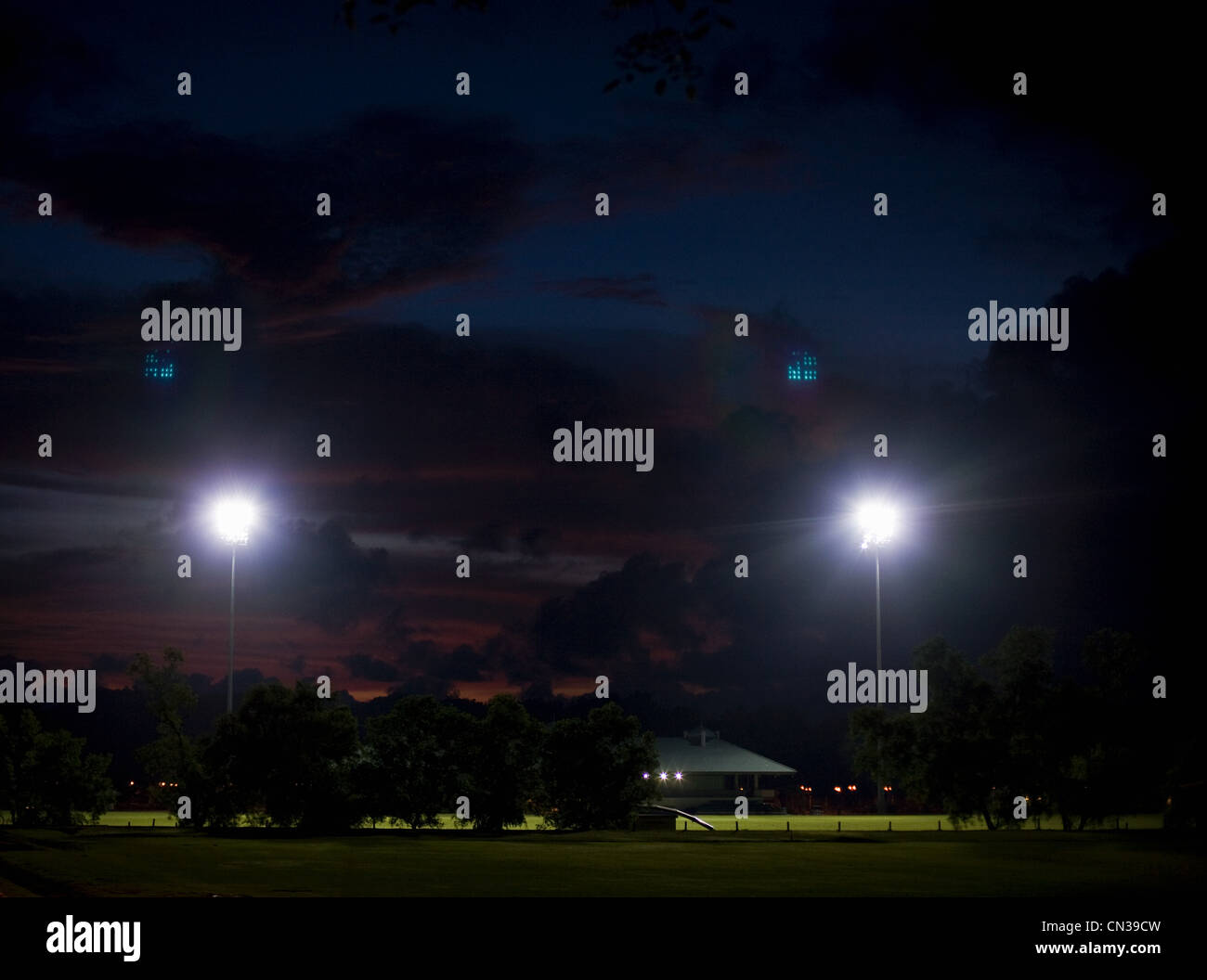 Sportplatz bei Nacht, Bandar Seri Bagawan, Brunei Stockfoto