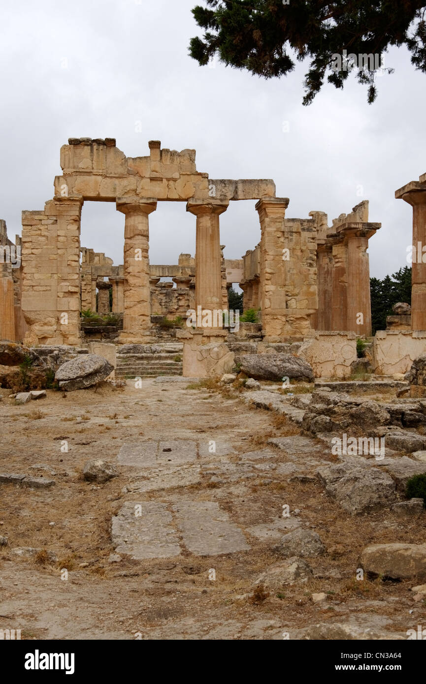 Cyrene. Libyen. Blick auf die Vorderseite der Tempel des Zeus, die wie die meisten griechischen Tempel immer Osten konfrontiert Stockfoto