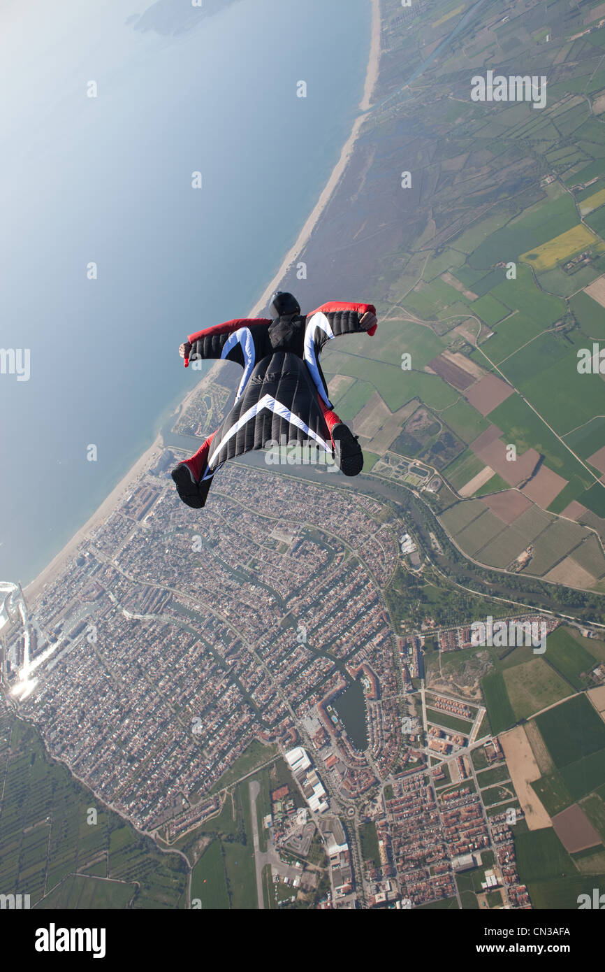 Wingsuit Fliegen über Empuriabrava, Spanien Stockfoto