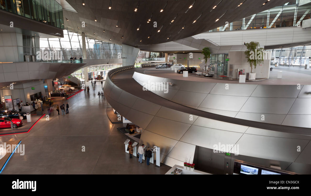 Innenansicht der BMW Welt (BMW Welt) - München, Bayern, Deutschland, Europa Stockfoto