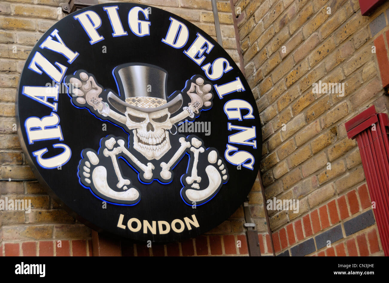 Verrücktes Schwein Designs alternative Schmuck Shop Zeichen-Logo, Covent Garden, London, UK Stockfoto