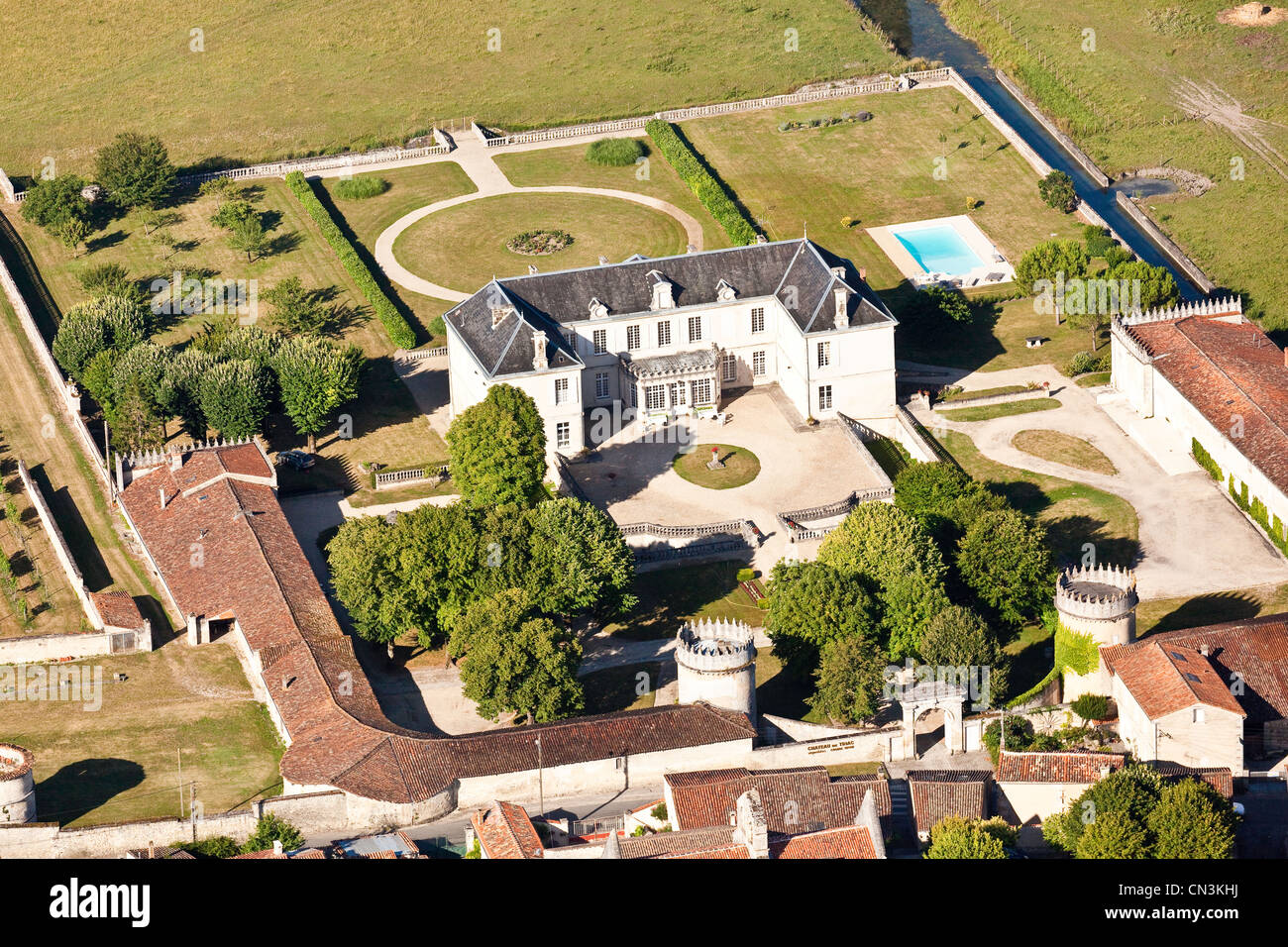 Frankreich, Charente, Lautrait Triac Triac Schloss befindet sich im Tal der Charente zwischen Jarnac und Bassac (Luftbild) Stockfoto