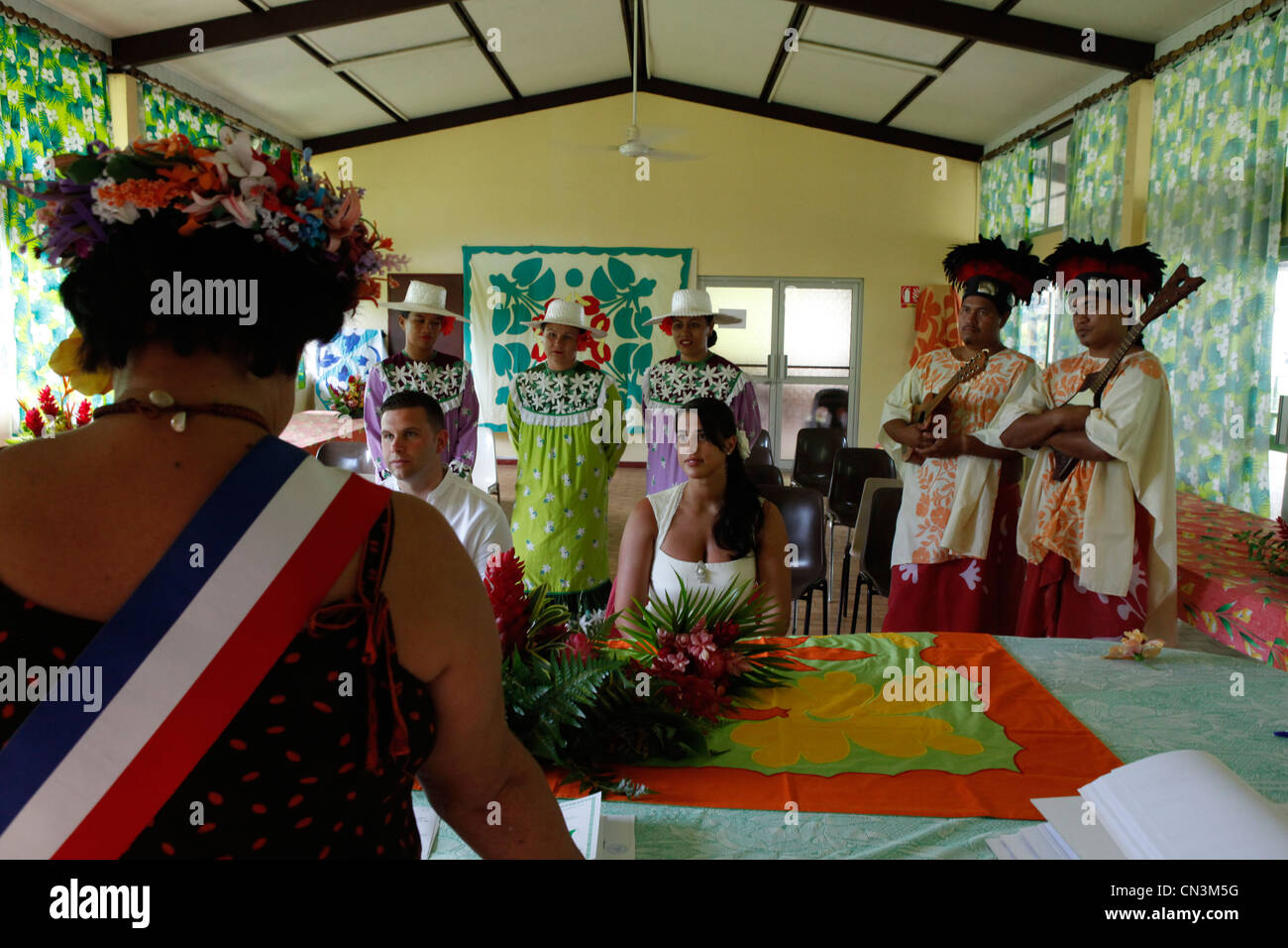 Frankreich, Französisch-Polynesien, Gesellschaft Schären, Inseln unter dem Winde, Moorea, Haapiti, traditionelle Hochzeit von Danielle und Shawn Stockfoto