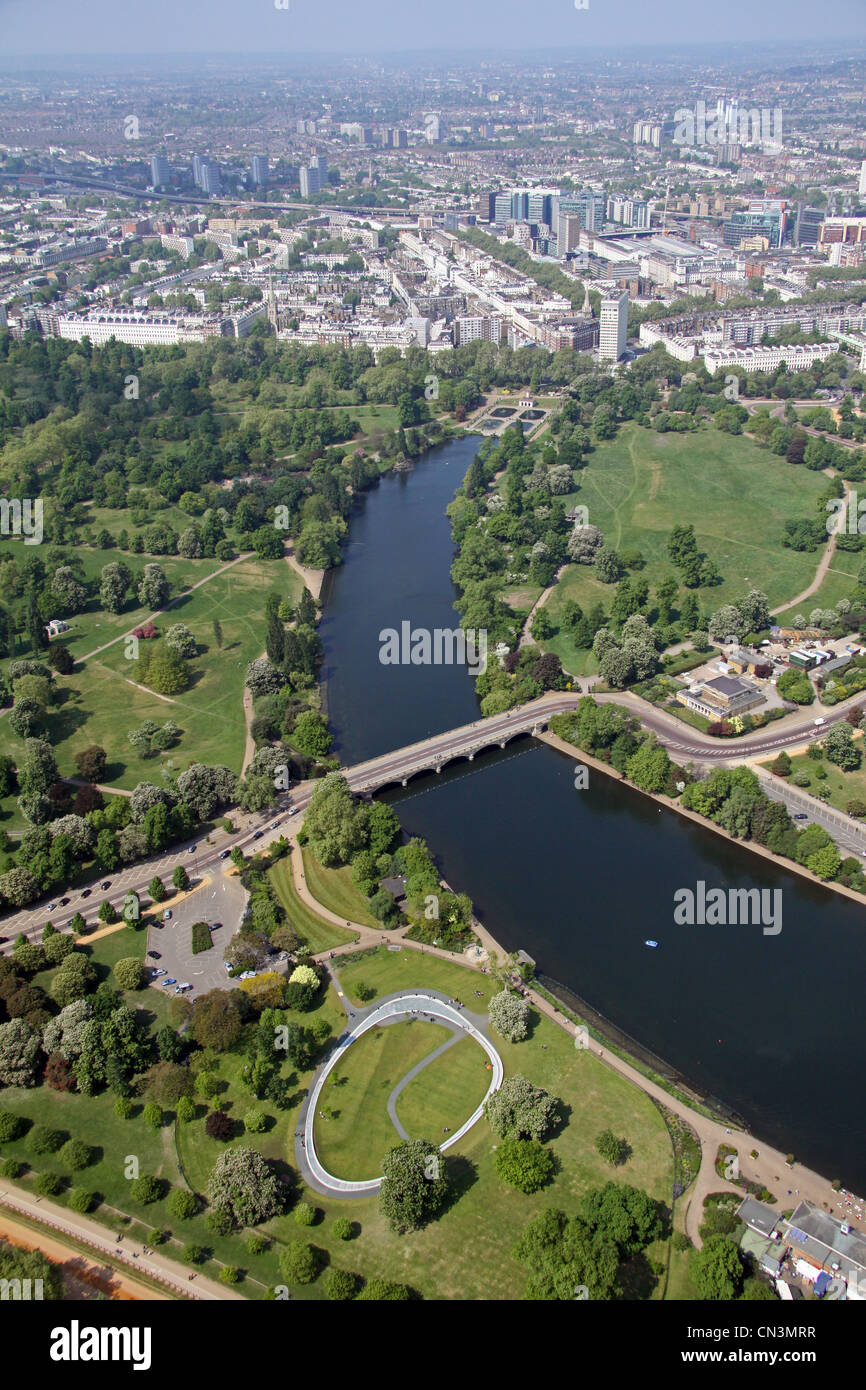 Luftaufnahme von The Serpentine Lake im Hyde Park und der Diana, Princess of Wales Memorial Fountain, London W2 Stockfoto