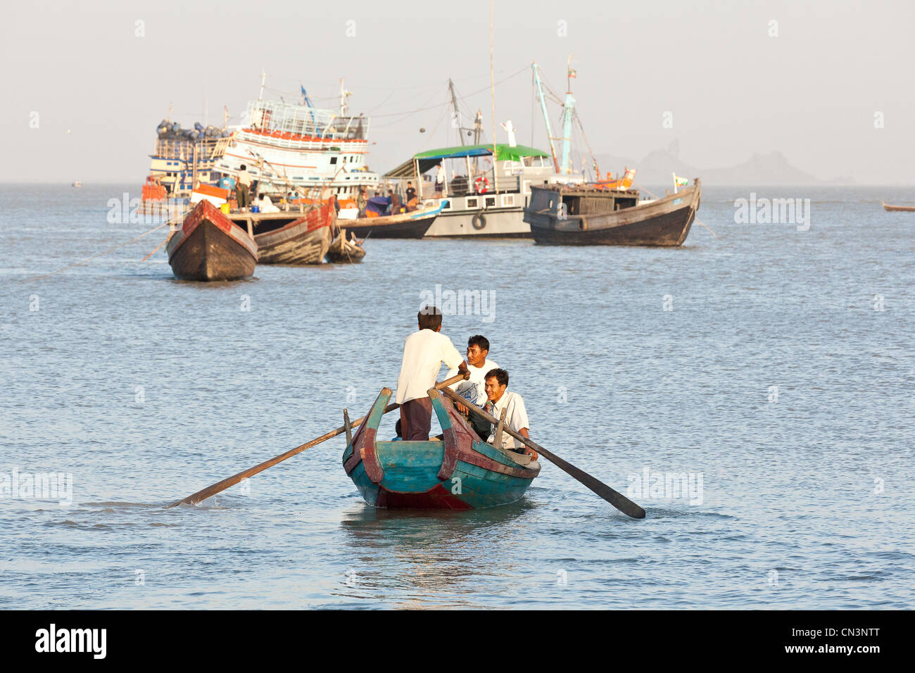 Myanmar (Burma), Rakhine (Arakan) Zustand, Sittwe, Boote im Hafen von Sittwe Stockfoto
