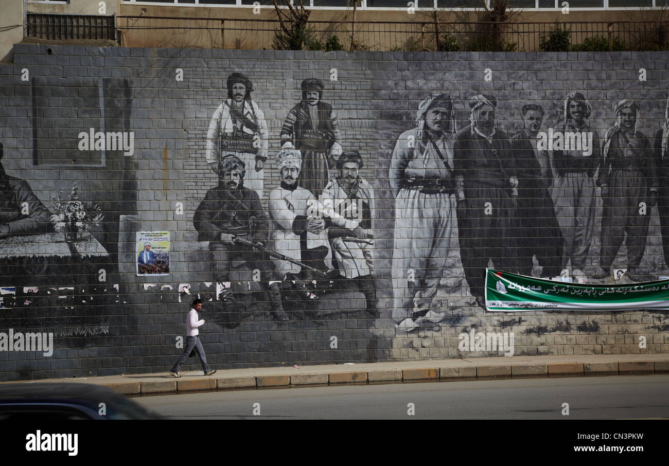 Gemälde an den Wänden von wichtigen Ereignissen und Persönlichkeiten in Suleimaniya Irakisch-Kurdistan Stockfoto