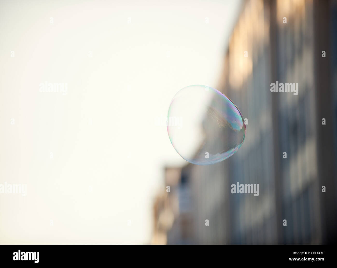 Eine Blase schwebend in einem städtischen Umfeld Stockfoto