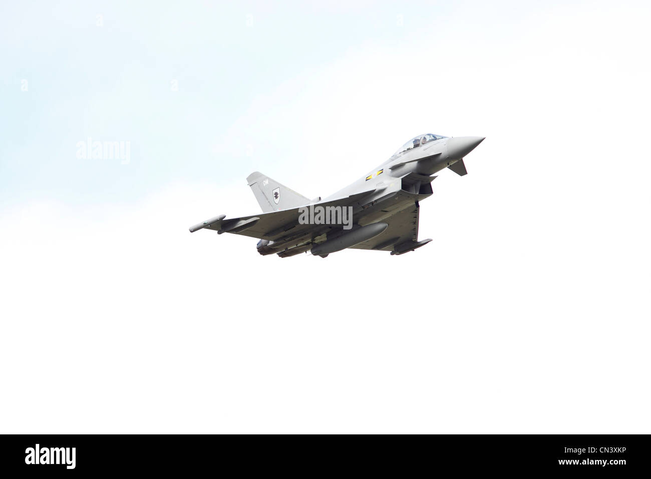 Eurofighter EF 2000 Typhoon FGR4 Royal Air Force ZJ923. Eurofighter Typhoon ist ein zweistrahliges, Canard-Delta-Flügel, multirole Kämpfer. [6] [7] der Taifun wurde von einem Konsortium aus drei Unternehmen: Alenia Aeronautica, EADS und BAE Systems; Arbeiten über eine Holding-Gesellschaft, Eurofighter GmbH, die 1986 gegründete. Stockfoto