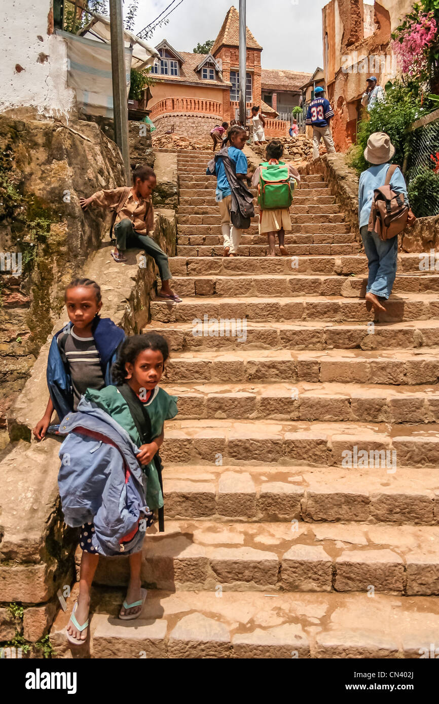 Madagassische Kinder in der Altstadt von Fianarantsoa, Madagaskar Hochland Stockfoto