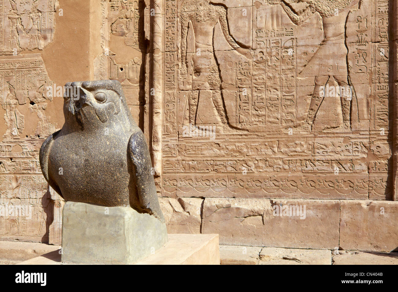 Ägypten - Edfu Tempel des Horus Statue des Horus Tempel Stockfoto