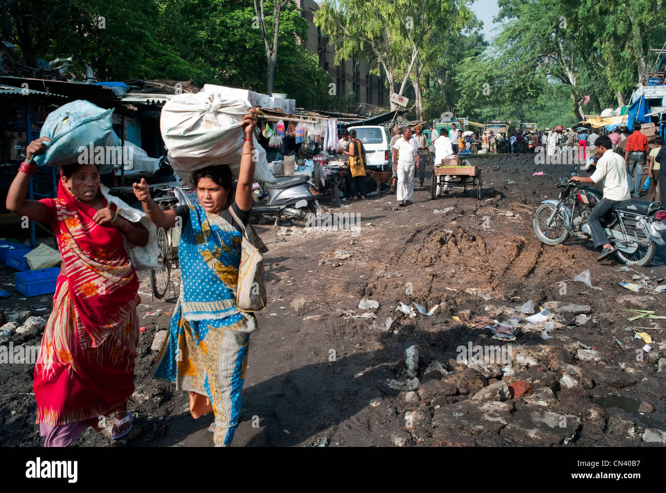 Eine geschäftige Straßenszene in Indien Stockfoto