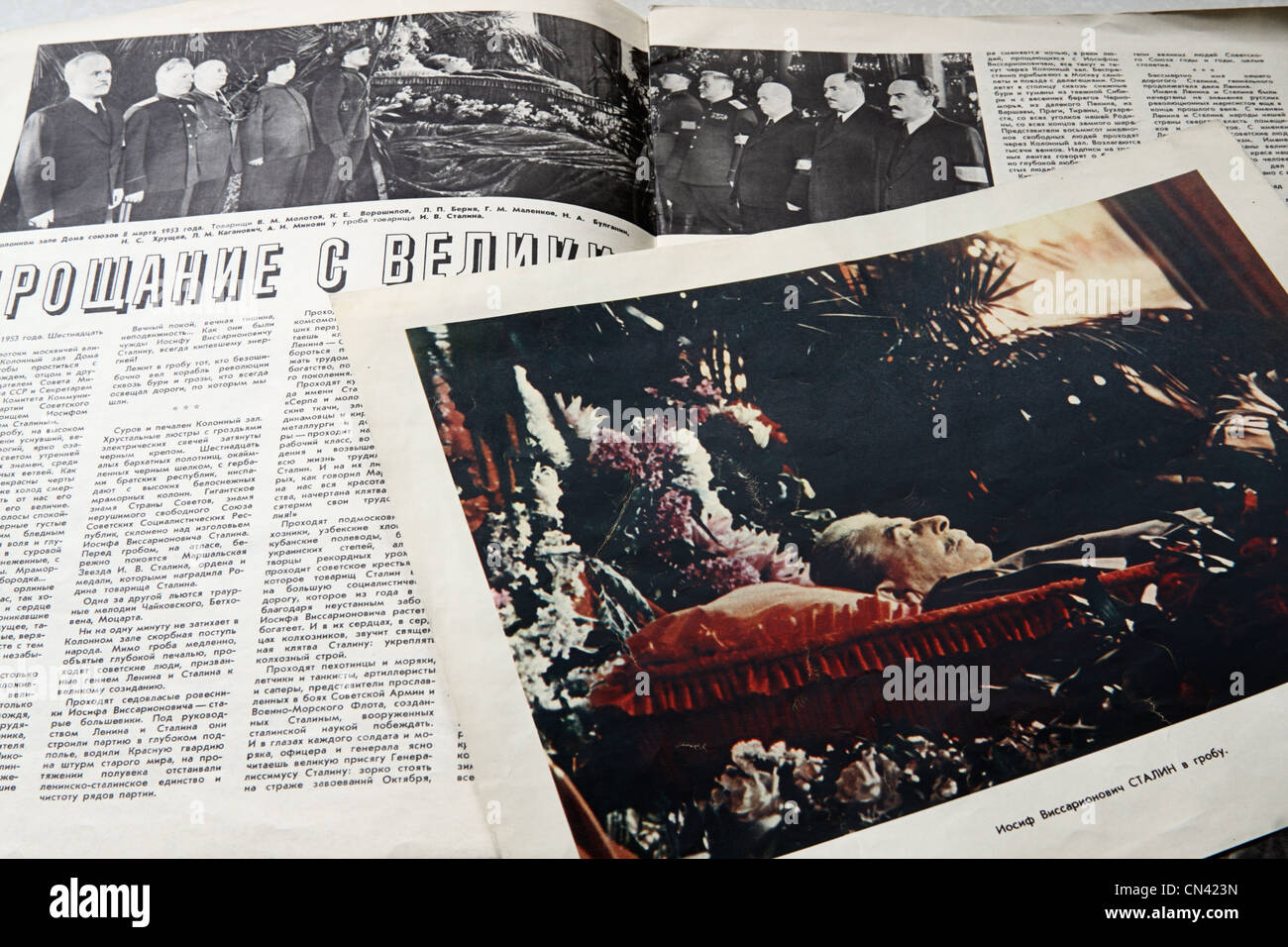Informationen und Fotos über den Tod von Joseph Stalin in der Zeitschrift "Sowjetunion" 1953 Stockfoto