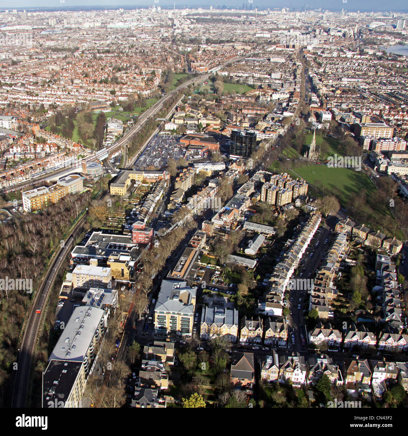 Luftbild von Gunnersbury & Chiswick östlich über Turnham Green in Richtung Chiswick Common, London W4 Stockfoto