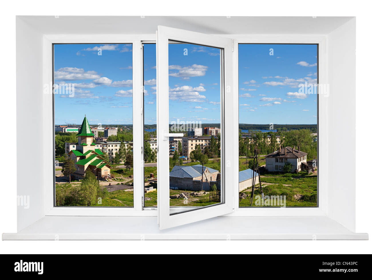 Weiße Kunststofftüren dreifach Fensterrahmen mit Blick auf "Bygata" drin. Isoliert auf weißem Hintergrund Stockfoto