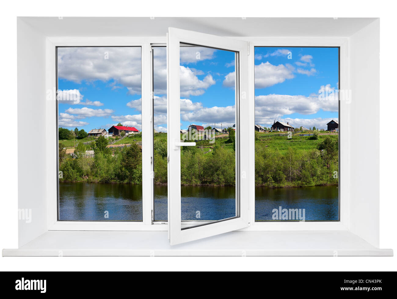 Weiße Kunststofftüren dreifach Fensterrahmen mit ruhigen Landschaft in ihm. Isoliert auf weißem Hintergrund Stockfoto