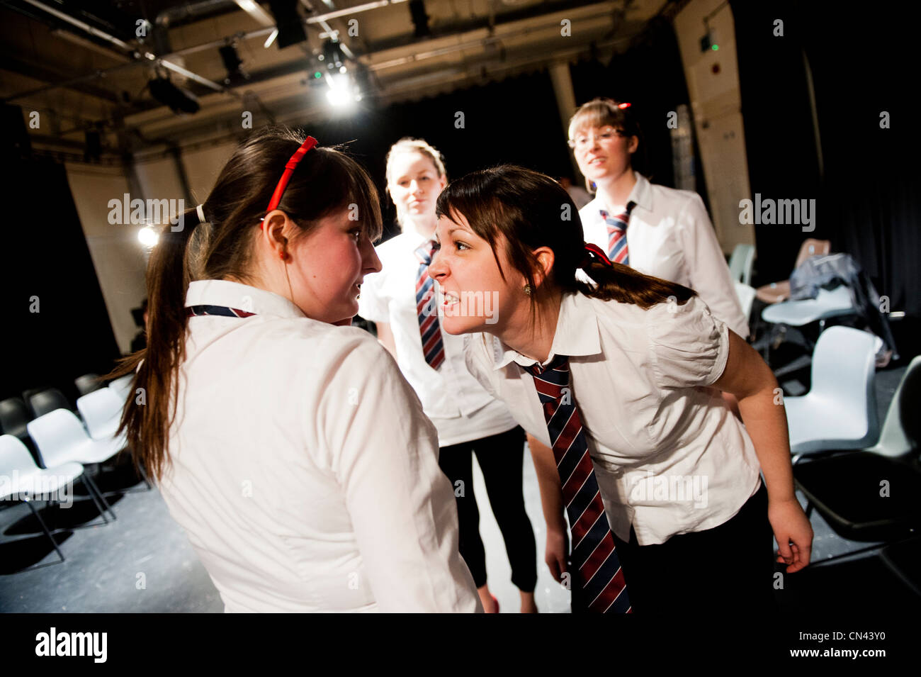 Studenten in der Theater-Film- und Fernseh-Abteilung Aberystwyth University, Wales UK handeln Stockfoto