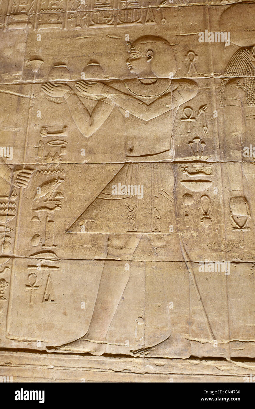 Ägypten - der Tempel der Isis in Philae Island, Basrelief im inneren Tempels, UNESCO Stockfoto