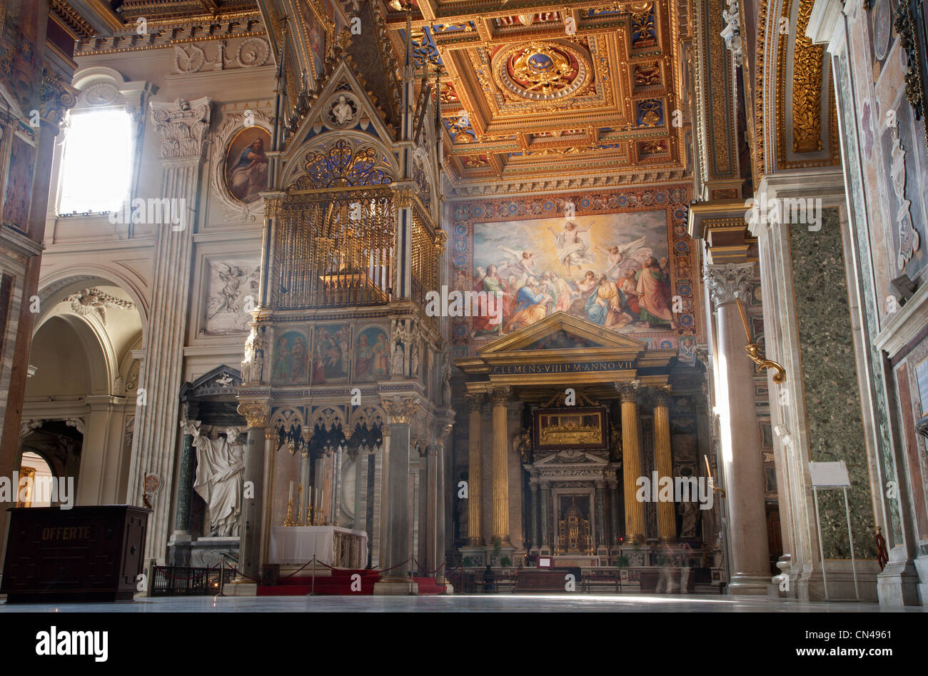 Rom - Innenraum der Basilika der Lateran-Basilika des Heiligen Johannes Stockfoto