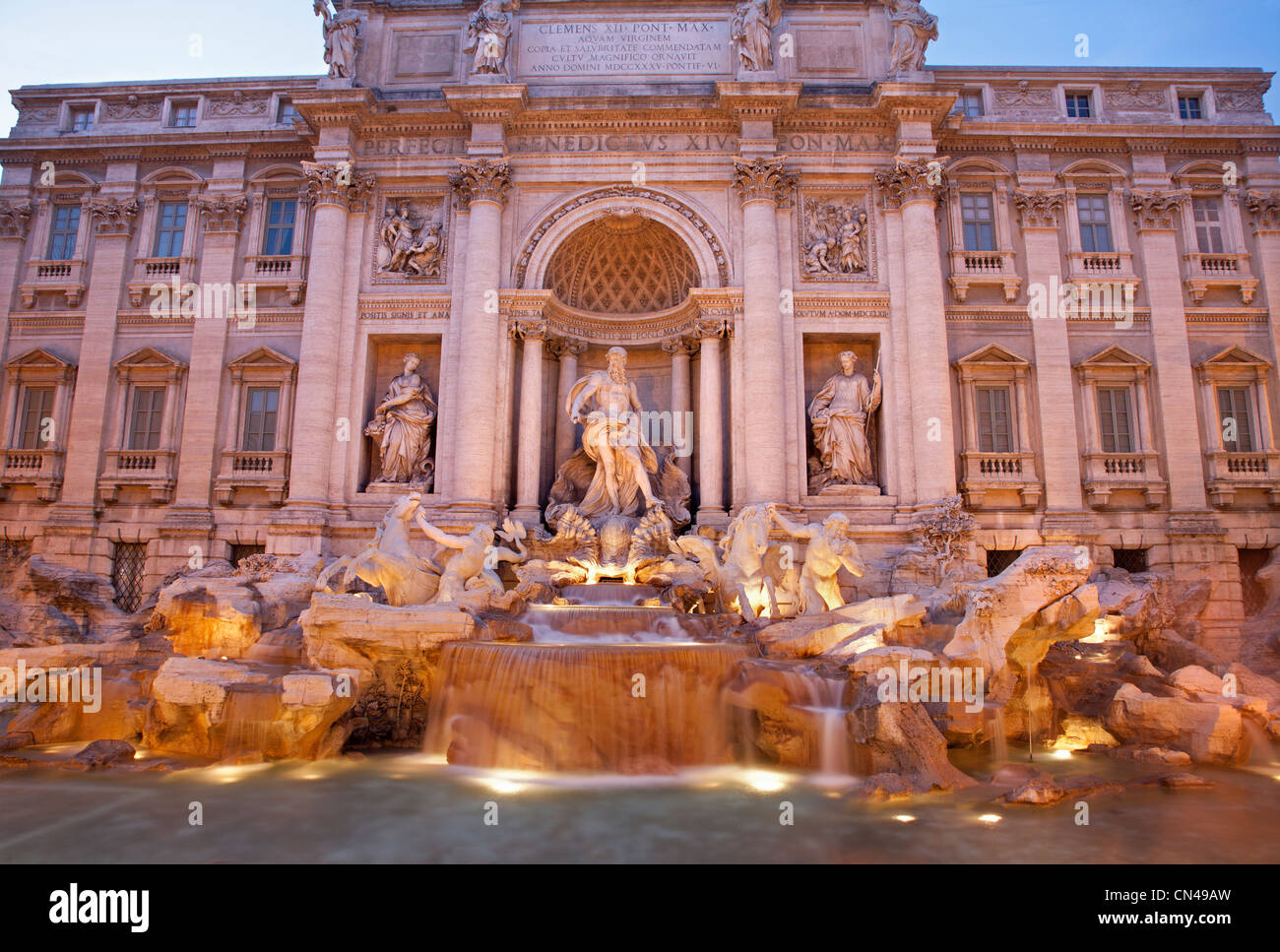 Rom - Fontana di Trevi Abend Stockfoto