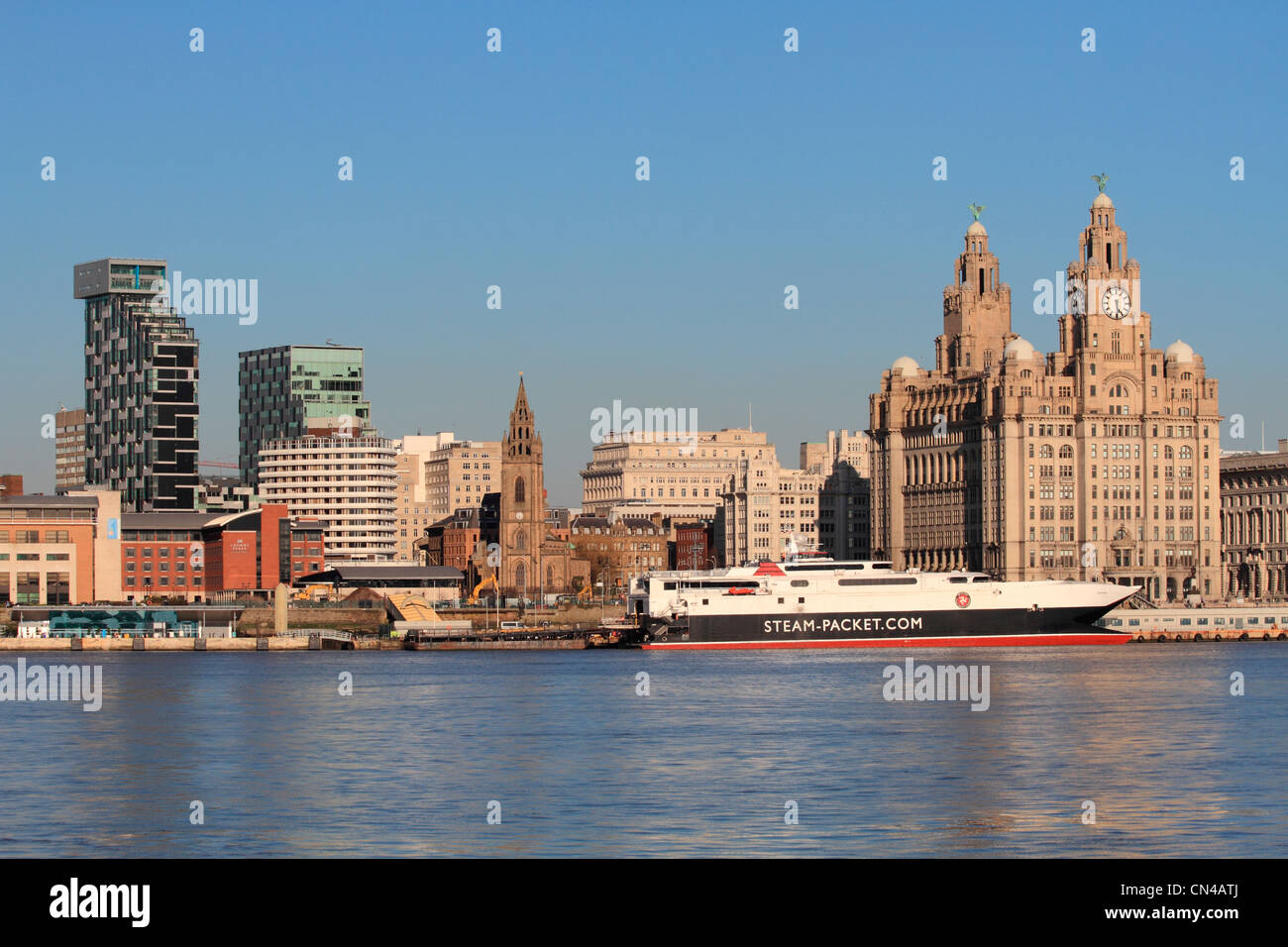 England Merseyside Liverpool Skyline mit Liver Buildings Stockfoto