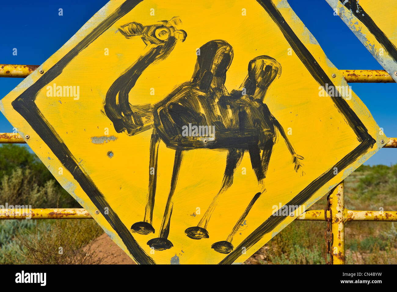 Australien, South Australia, Parachilna, Schild Mentionning Prairie Hotel, einem berühmten Pub in der Wüste bekannt für seine Menü Stockfoto