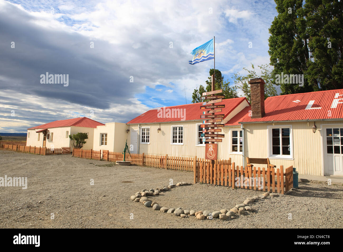 Argentinien, Patagonien, Provinz Santa Cruz, landwirtschaftliche Gebäude von La Leona jetzt ein Parador (Kaffeehaus) auf der Autobahn 40 Stockfoto