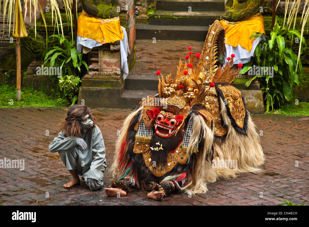 Indonesien, Bali Insel, Batubulan Dorf Barong Tanz, der Barong, König des Heiligen Geistes, halb Löwe halb Schlange Stockfoto